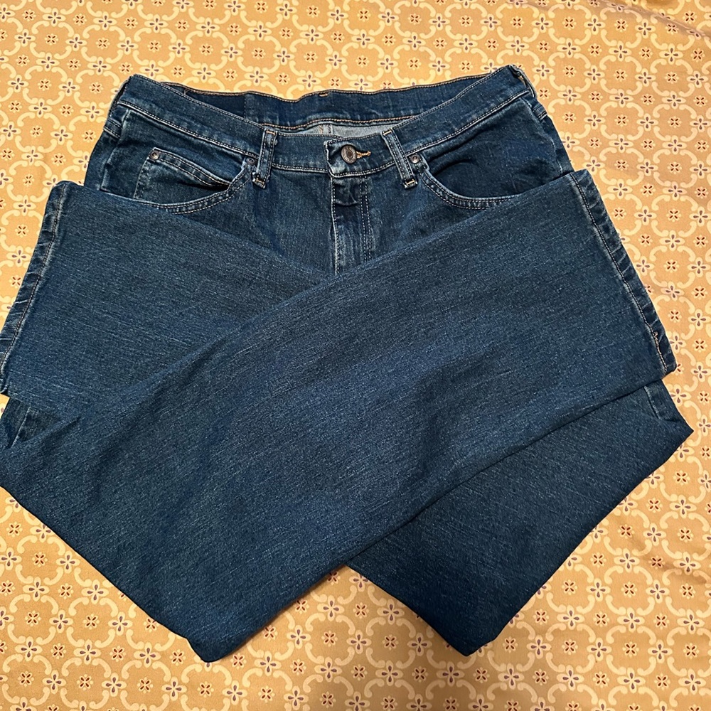 Men’s Classic Wrangler Dark Wash Straight Leg Jeans